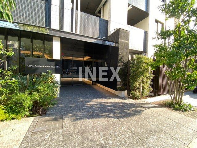 横浜市中区翁町２丁目の賃貸マンションのエントランス