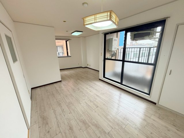 TARO淡路の居間・リビング