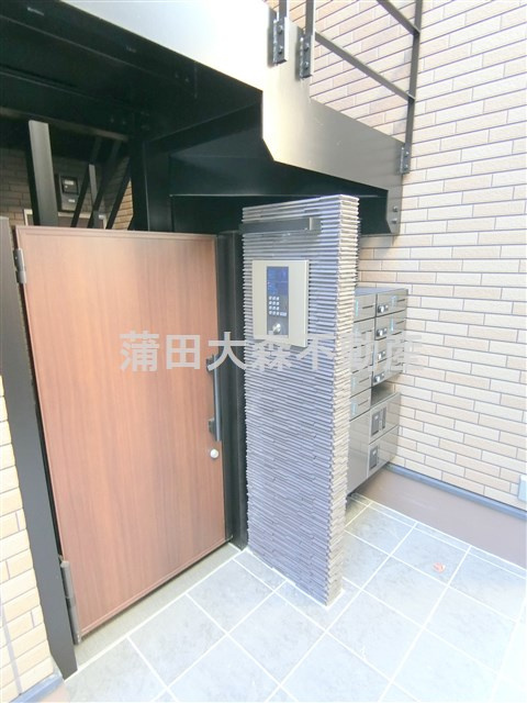 グランクオール京急蒲田のエントランス|エTVモニター付オートロック宅配BOXメールBOX
