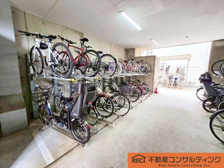 ルジェンテ・リベル六甲道の駐輪場