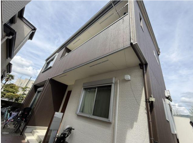 「人気エリアの4LDK＆駐車3台」高知市愛宕町2丁目　中古一戸建てのその他|ブラウンと白のコントラストがデザインのポイント