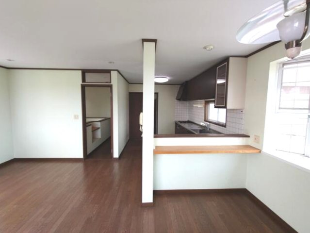 大網白里市南飯塚  中古戸建の居間・リビング|リビング約18.5帖2階リビング  洋室約15帖 サウナ付 スーパーカスミ徒歩約14分 閑静な立地