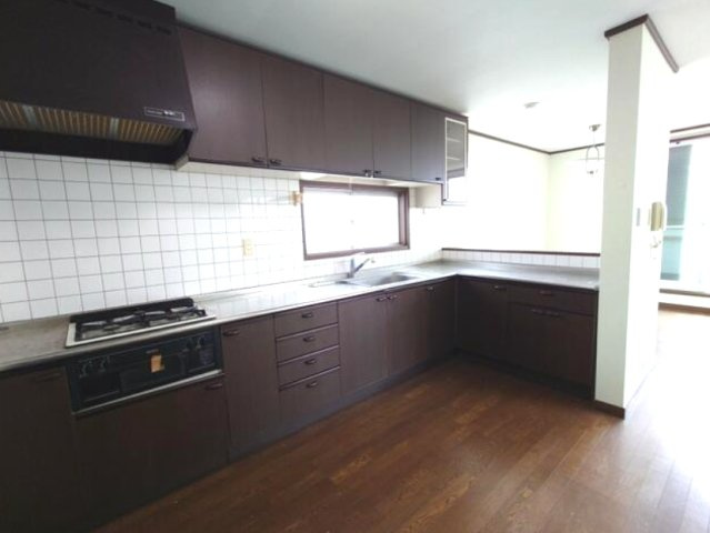 大網白里市南飯塚  中古戸建のキッチン|リビング約18.5帖2階リビング  洋室約15帖 サウナ付 スーパーカスミ徒歩約14分 閑静な立地