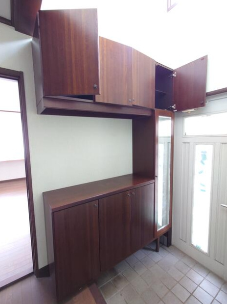大網白里市南飯塚  中古戸建の玄関|リビング約18.5帖2階リビング  洋室約15帖 サウナ付 スーパーカスミ徒歩約14分 閑静な立地