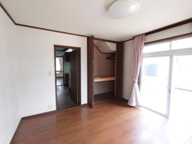 大網白里市南飯塚  中古戸建の洋室|リビング約18.5帖2階リビング  洋室約15帖 サウナ付 スーパーカスミ徒歩約14分 閑静な立地