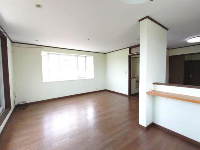 大網白里市南飯塚  中古戸建の居間・リビング|リビング約18.5帖2階リビング  洋室約15帖 サウナ付 スーパーカスミ徒歩約14分 閑静な立地