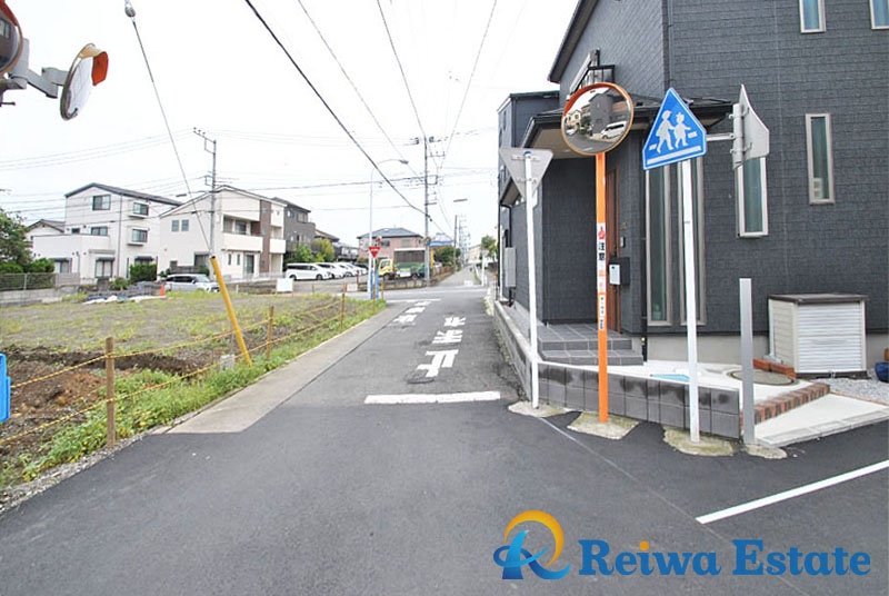 売地　茅ヶ崎市柳島1丁目の前面道路含む現地写真