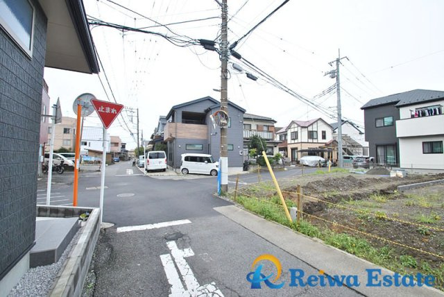 売地　茅ヶ崎市柳島1丁目の前面道路含む現地写真
