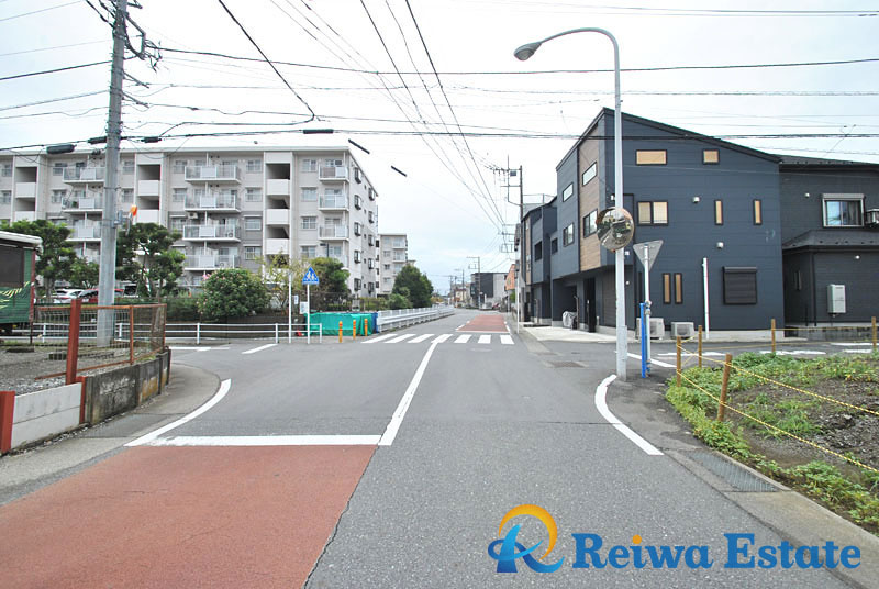 売地　茅ヶ崎市柳島1丁目の前面道路含む現地写真