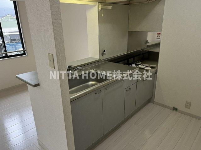 丹波市柏原町南多田のアパートのキッチン|家事のしやすいカウンターキッチンを採用◎