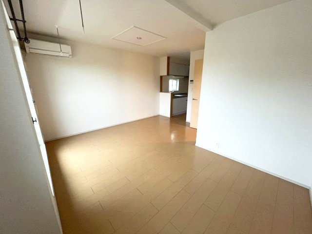 アベニュー酒津の居間・リビング|※写真と現況に相違がある場合は、現況を優先します。