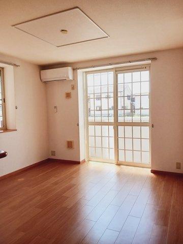 グリ－ンハイツ宮町Ａ　　　刈谷市近郊の賃貸はクラスホーム刈谷店の居間・リビング|使いやすいリビングです