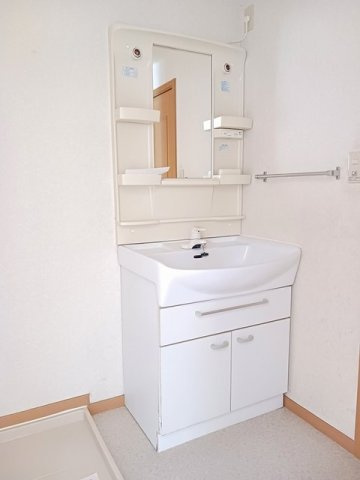 グリ－ンハイツ宮町Ａ　　　刈谷市近郊の賃貸はクラスホーム刈谷店の洗面所|ゆったりとスペースのある洗面所