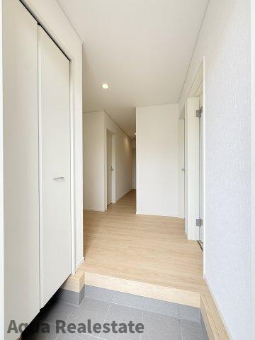 丸亀市垂水町の新築一戸建の独立洗面台|独立洗面台、朝の身支度には欠かせません　※画像は同仕様の施工事例です