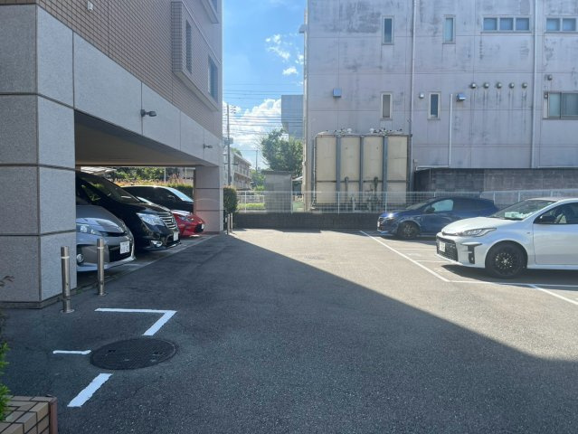 ラフィーネ武庫之荘の駐車場