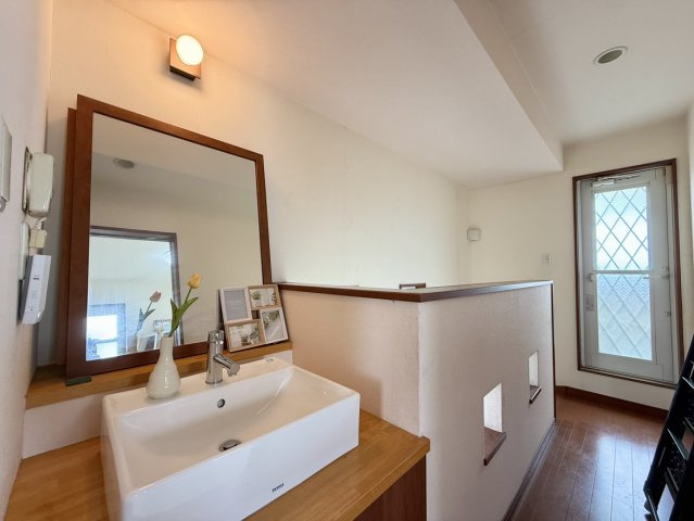 森北町5丁目戸建のその他|2階廊下にも手洗い場を設置。来帰宅後も気軽に手洗いができ、衛生面でも安心です。
