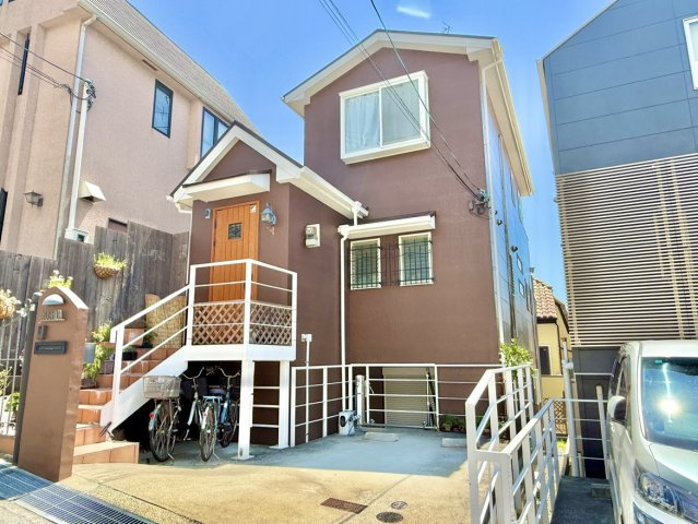 森北町5丁目戸建の外観|JR甲南山手駅徒歩7分、本山第三小学校・本山中学校の校区内。通勤にも便利な立地です。