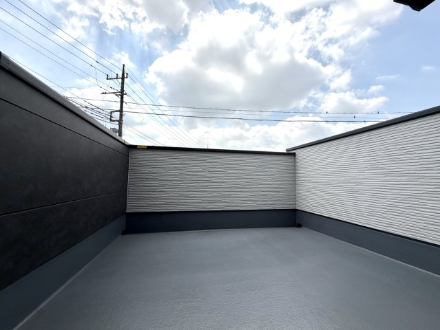 越谷市東町４期１号棟リガーレ　新築戸建のバルコニー|奥行きにゆとりがある使いやすいバルコニー。毎日の洗濯や布団干しも快適です。