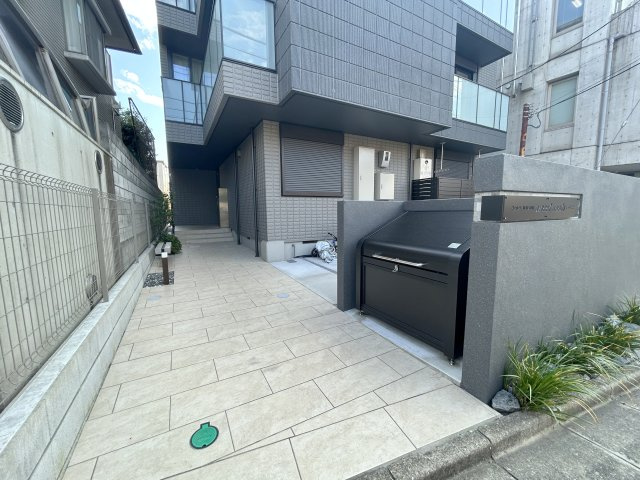 sweet rootsくすのき台のエントランス