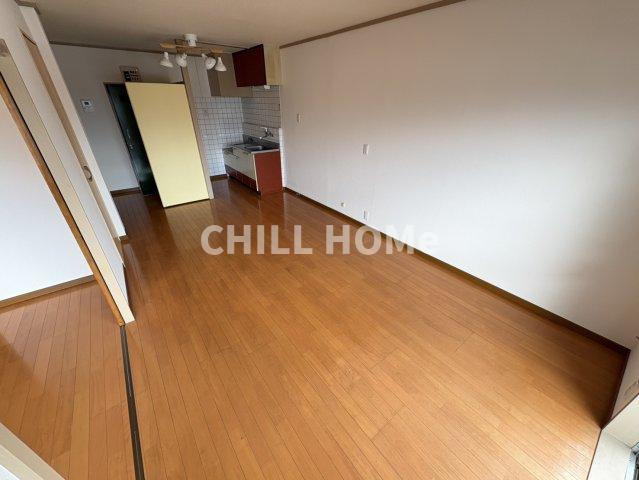 岡田マンションの居間・リビング|他社様掲載物件もまとめてご紹介、ご案内可能です(^^)/