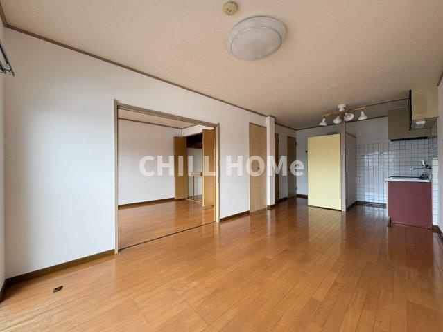 岡田マンションの居間・リビング|他社様掲載物件もまとめてご紹介、ご案内可能です(^^)/