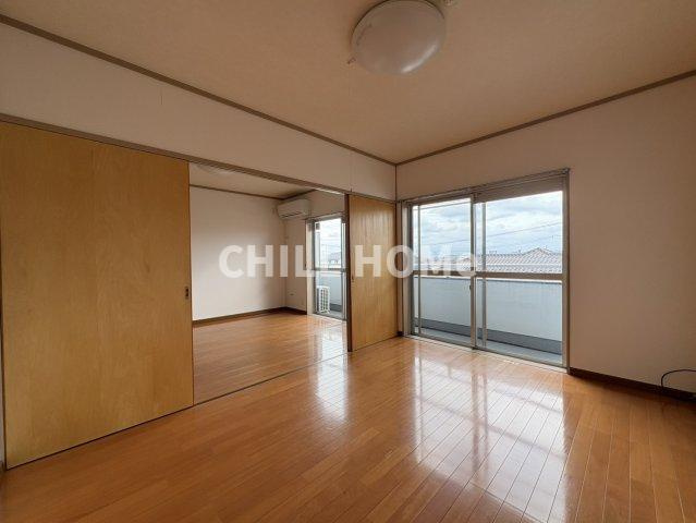岡田マンションの居間・リビング|他社様掲載物件もまとめてご紹介、ご案内可能です(^^)/