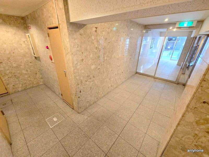 ビビッド北堀江　仲介手数料無料のロビー