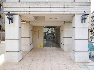エムエー大口マンションのエントランス