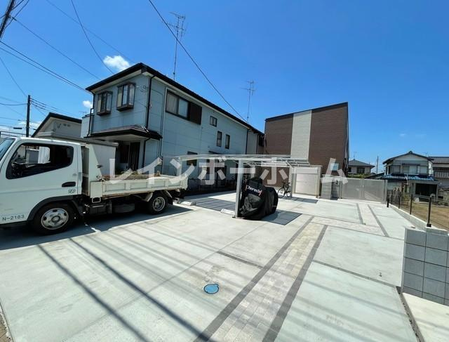 ジーメゾン岩槻の駐車場