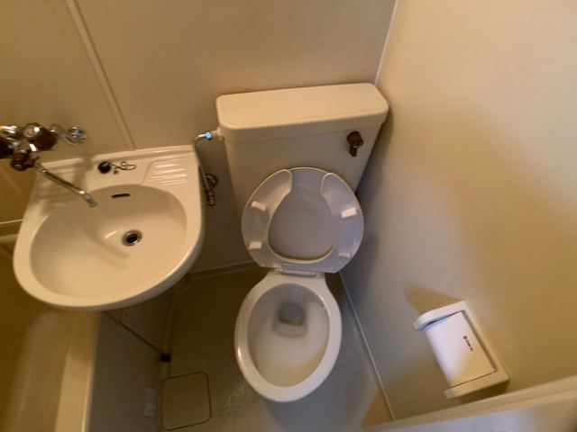 浴室内にトイレがあります♪