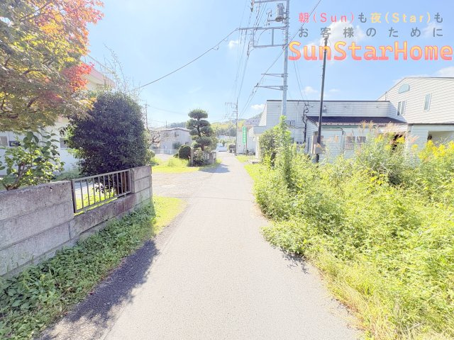 【サンスターホーム】青梅市長淵1丁目　151坪売地№2の前面道路含む現地写真