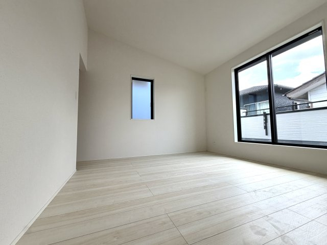 越谷市下間久里２０期１号棟グラファーレ　新築戸建の洋室|静かで落ち着いた環境の洋室は、集中したいデスクワークや趣味の部屋にもピッタリです。
