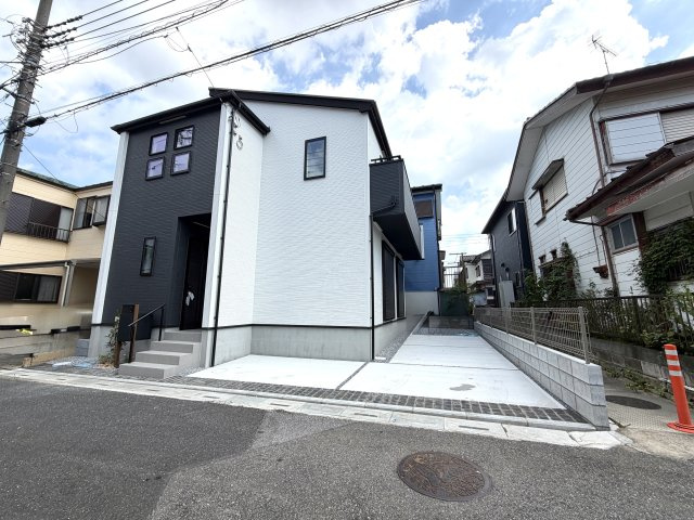 越谷市下間久里２０期１号棟グラファーレ　新築戸建