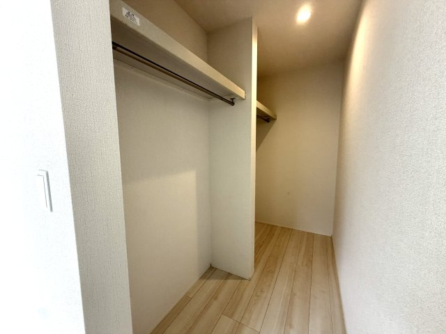 越谷市下間久里２０期１号棟グラファーレ　新築戸建の収納|大容量のウォークインクローゼット。季節ごとの衣替えもスムーズに行えます。
