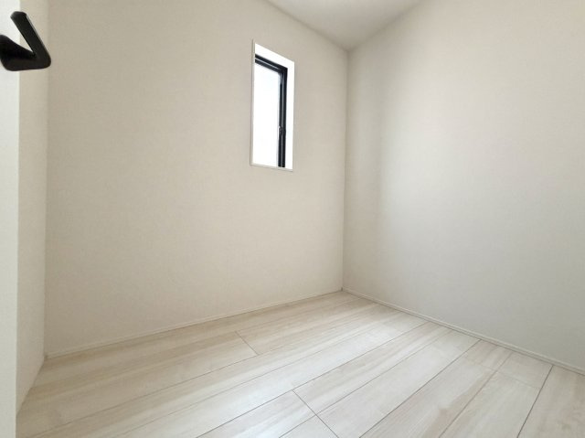 越谷市下間久里２０期１号棟グラファーレ　新築戸建の洋室|独立性が高くプライベートな時間を大切にできる洋室。家族それぞれが自分の時間を快適に過ごせます。