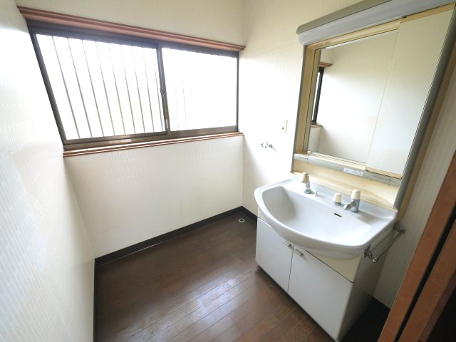 山武市蓮沼ハ　中古戸建の独立洗面台|敷地約149坪 ４LDK平家+倉庫（キッチン+シャワー室付）