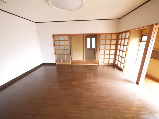 山武市蓮沼ハ　中古戸建の居間・リビング|敷地約149坪 ４LDK平家+倉庫（キッチン+シャワー室付）