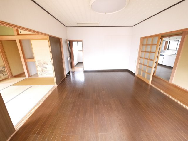 山武市蓮沼ハ　中古戸建の居間・リビング|敷地約149坪 ４LDK平家+倉庫（キッチン+シャワー室付）