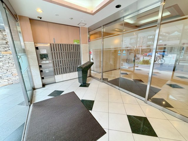 サムティ三国本町レジデンスのロビー