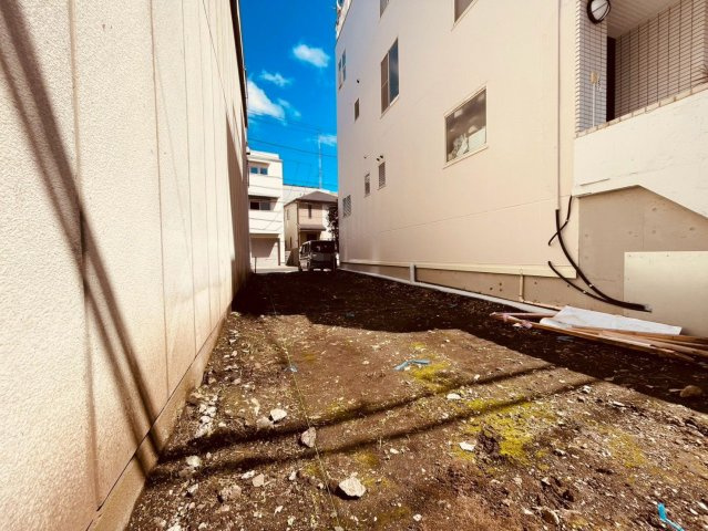 【外観】 | 世田谷区三軒茶屋２丁目　新築戸建て | 【更地現地】小学校まで徒歩4分、子育て環境も充実