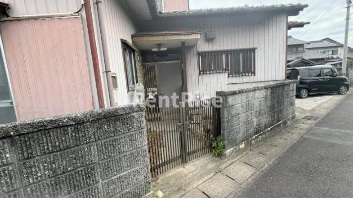 江南後飛保戸建のエントランス