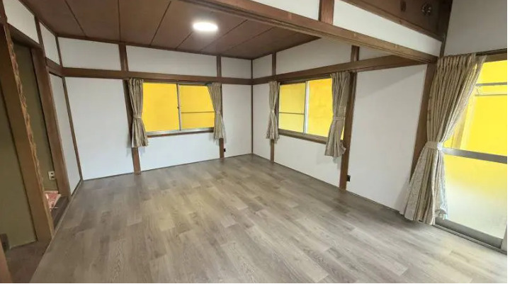 江南後飛保戸建の洋室