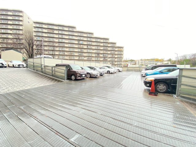 朝日プラザ千里北Ｃ棟の駐車場