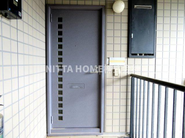丹波市柏原町見長のアパートのエントランス