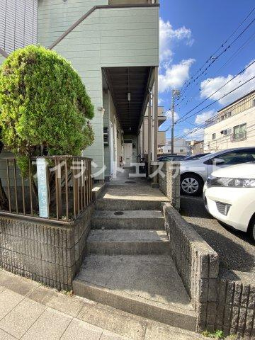 アジュール世田谷　駅近　角部屋　南向きのエントランス