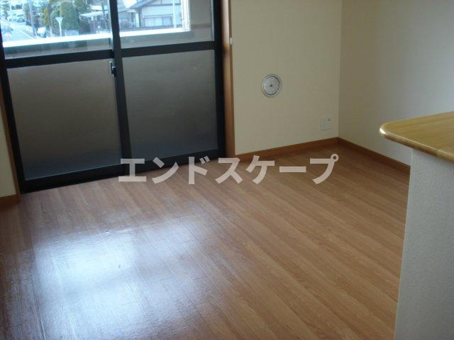 ルミエールの居間・リビング|リビング
高崎、前橋のお部屋探しはエンドスケープまで！お客様の理想お聞かせ下さい♪