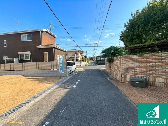 羽曳野市羽曳が丘西　売土地の前面道路含む現地写真