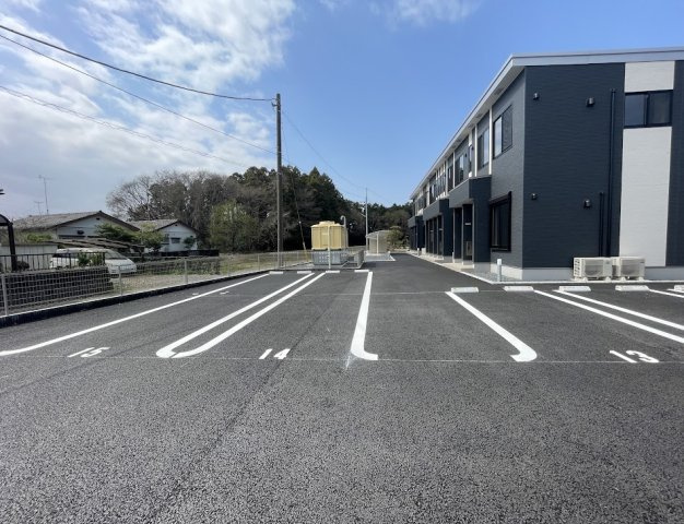Avenir（アヴェニール）の駐車場