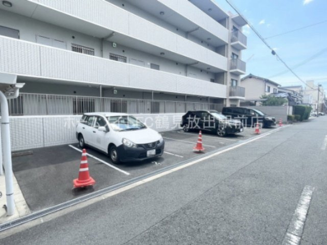 大阪市城東区東中浜４丁目の賃貸マンションの駐車場