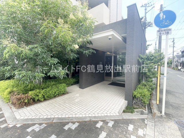 大阪市城東区東中浜４丁目の賃貸マンションのエントランス